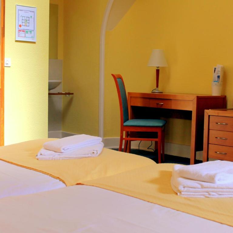 Hotel Le Cénacle - Chambre Lits Jumeaux avec Salle de Bains Commune - Vue sur Parc - 4