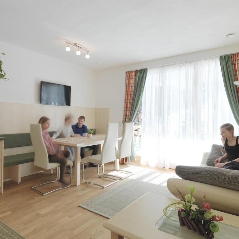 Almhaus Nassfeld - Apartment mit 2 Schlafzimmern und Terrasse - 1