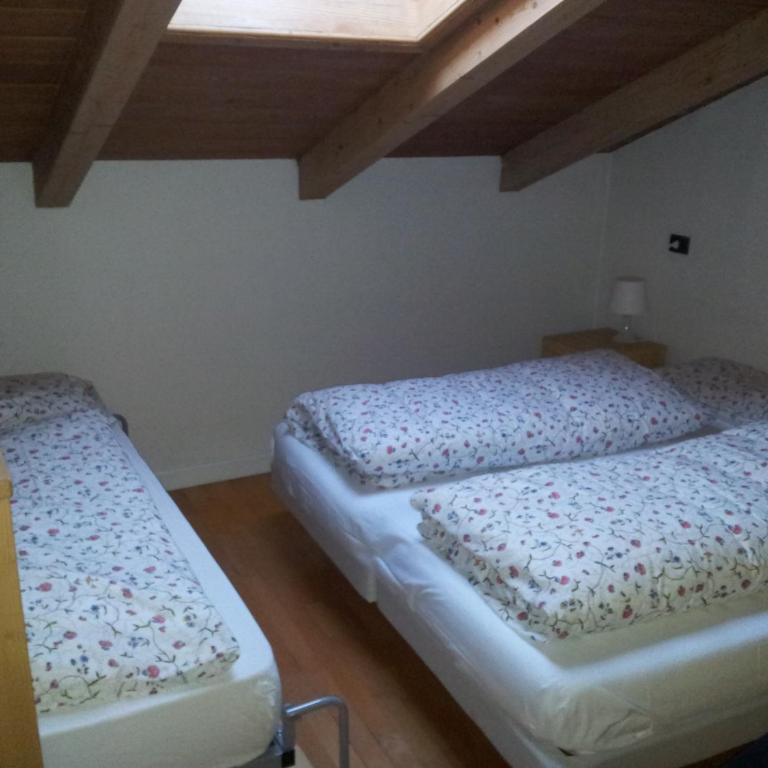 Chalet Del Sole per gruppi - Four-Bedroom Apartment with Spa Bath - 4