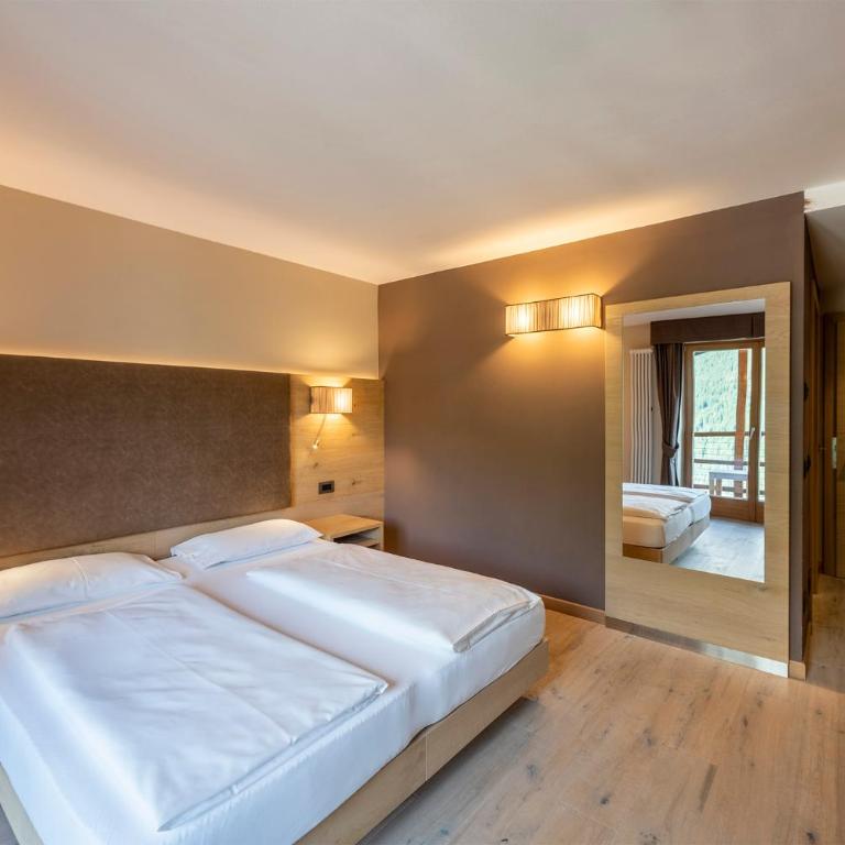 Design & Suite Hotel Ciarnadoi - Camera Matrimoniale con Balcone - 4