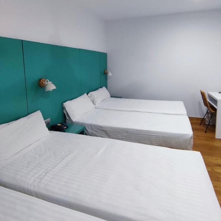 Yomo Hostal BCN Port - Quadruple Room - 2