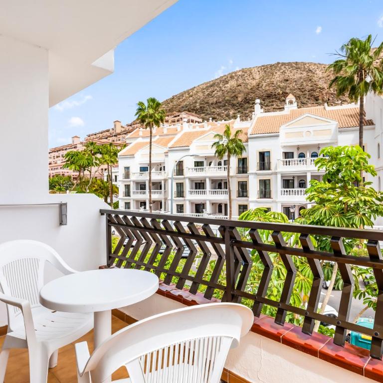 Club Tenerife Apartments - One-Bedroom Large Apartment with Balcony and External View - 1