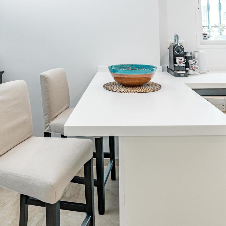 Charming and Modern 3-Bedroom Duplex in Aloha Pueblo with Mountain Views - Casa Unifamiliar de 3 dormitorios - 8