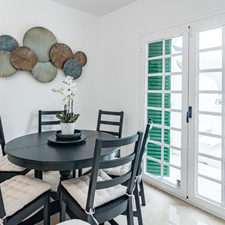Charming and Modern 3-Bedroom Duplex in Aloha Pueblo with Mountain Views - Casa Unifamiliar de 3 dormitorios - 12