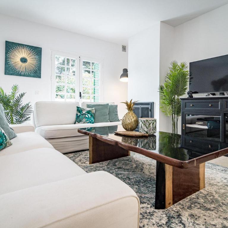 Charming and Modern 3-Bedroom Duplex in Aloha Pueblo with Mountain Views - Casa Unifamiliar de 3 dormitorios - 20