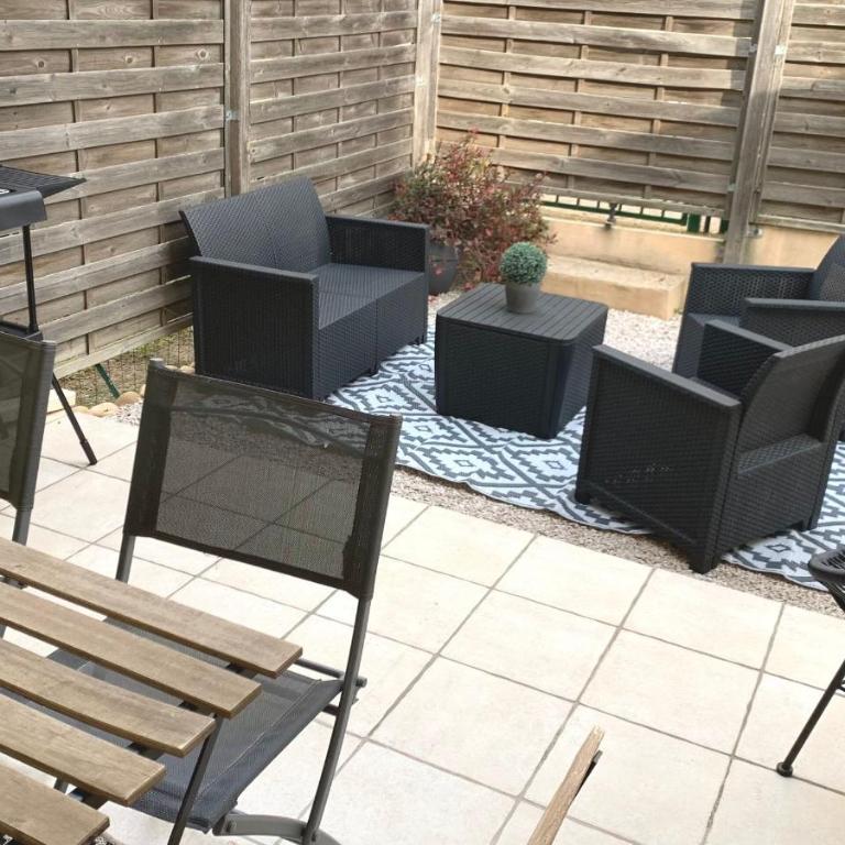Maison T4 -Jardin+ Parking+ Clim -Proche Remparts - Three-Bedroom Apartment - 17
