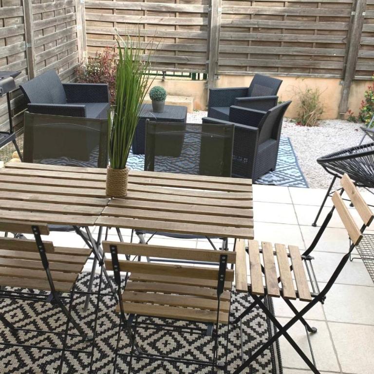 Maison T4 -Jardin+ Parking+ Clim -Proche Remparts - Three-Bedroom Apartment - 4