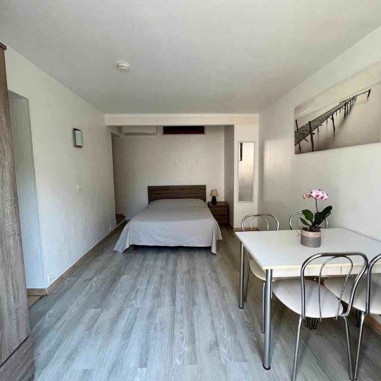 Hotel l'Etape - Studio avec Vue sur Jardin - 7
