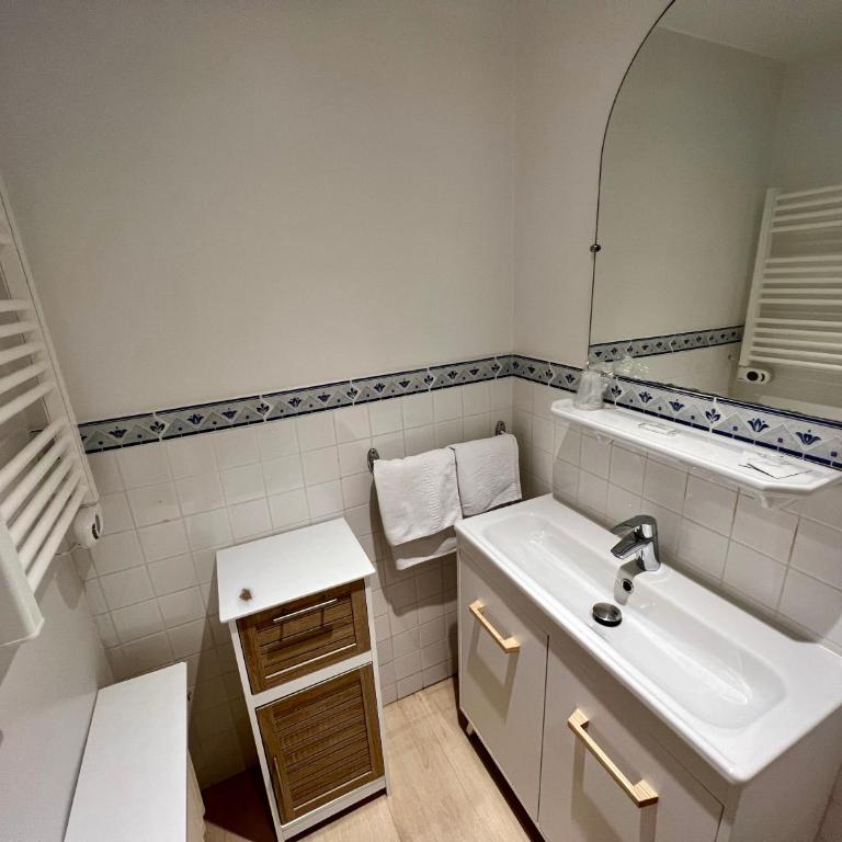 Hotel l'Etape - Studio avec Vue sur Jardin - 8