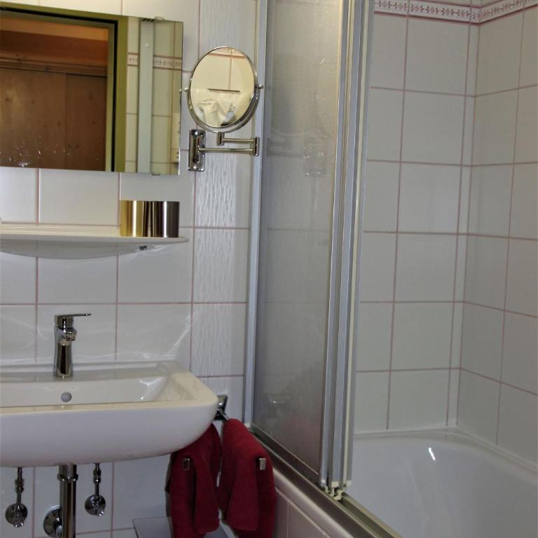 Bauernhofhotel "die Unterbergerin" - Zimmer mit Frühstück und Ferienwohnungen in Gastein mit GRATIS Thermeneintritt - Junior Suite mit Balkon - 7