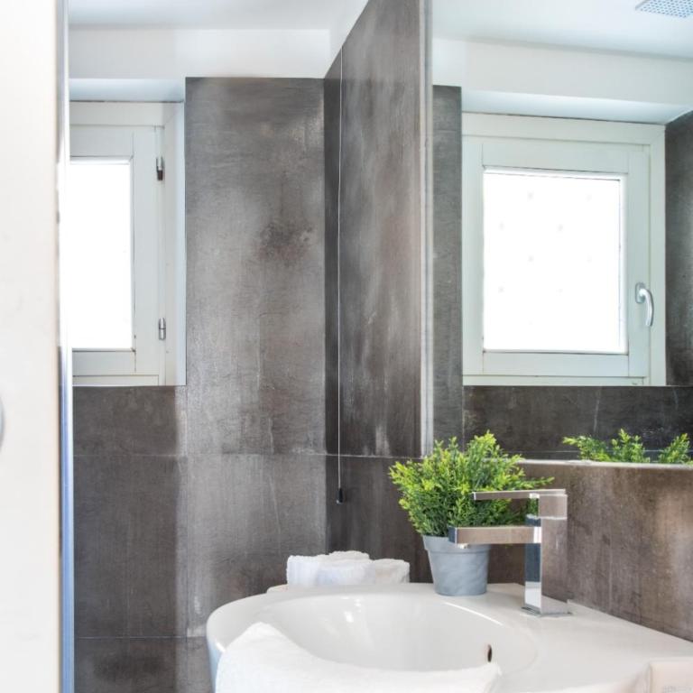 Moncada Suites & Apartments - Camera Familiare Deluxe - 12