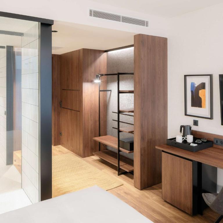 Radisson Blu 1882 Hotel, Barcelona Sagrada Familia - Standard Room - Interior Facing - 3