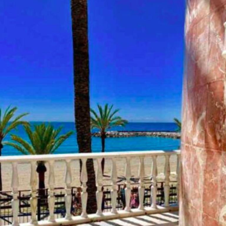 Puerto Banus Beachfront .Gray d´Albion . Amazing location - One-Bedroom Apartment - 17