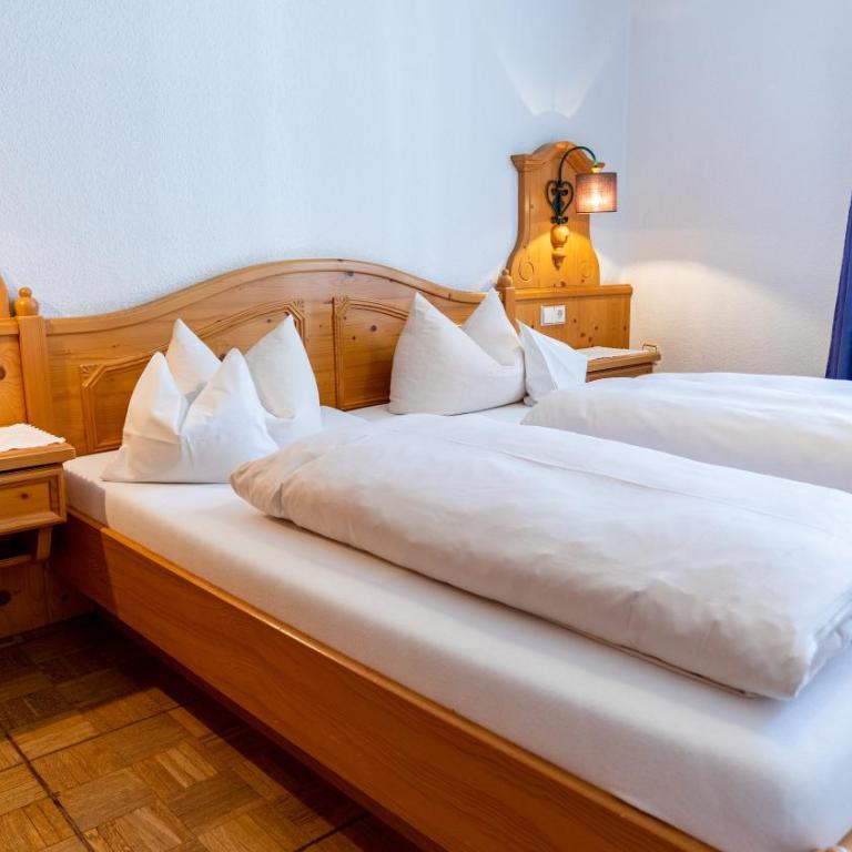 Aktivhotel & Gasthof Schmelz Ihr familienfreundliches Urlaubs Hotel mit Wellness, Almsauna, Chiemgau Karte - Standard Suite mit Doppelbett - 1
