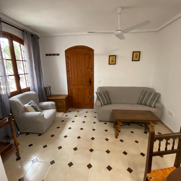 Orihuela Costa 2-bedroom 1-bath renovated vacation rental on La Zenia Beach - Apartamento de 2 dormitorios - 14