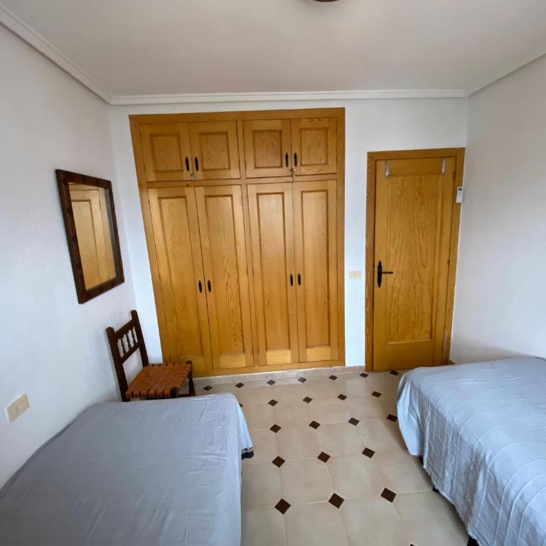 Orihuela Costa 2-bedroom 1-bath renovated vacation rental on La Zenia Beach - Apartamento de 2 dormitorios - 20