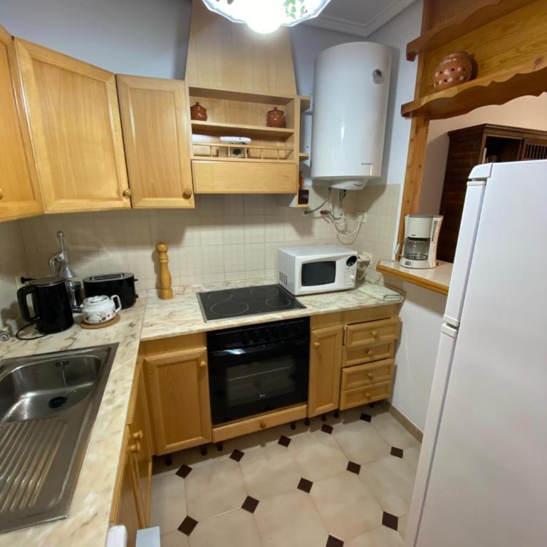 Orihuela Costa 2-bedroom 1-bath renovated vacation rental on La Zenia Beach - Apartamento de 2 dormitorios - 15