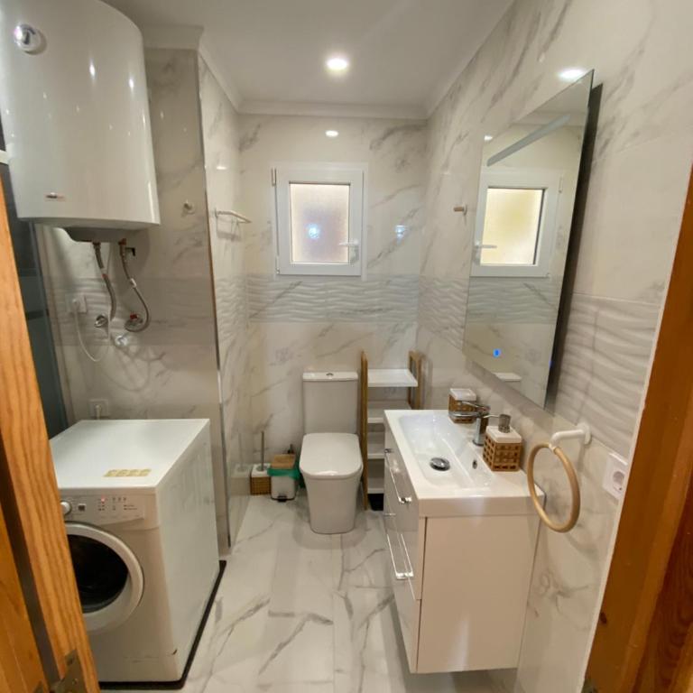 Orihuela Costa 2-bedroom 1-bath renovated vacation rental on La Zenia Beach - Apartamento de 2 dormitorios - 17