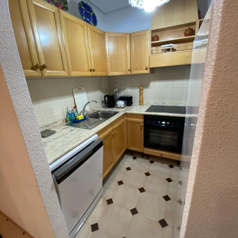 Orihuela Costa 2-bedroom 1-bath renovated vacation rental on La Zenia Beach - Apartamento de 2 dormitorios - 16