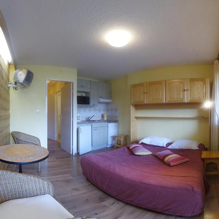 Hôtel les Gardettes - Studio - à 300 Mètres de l'Hôtel - 2