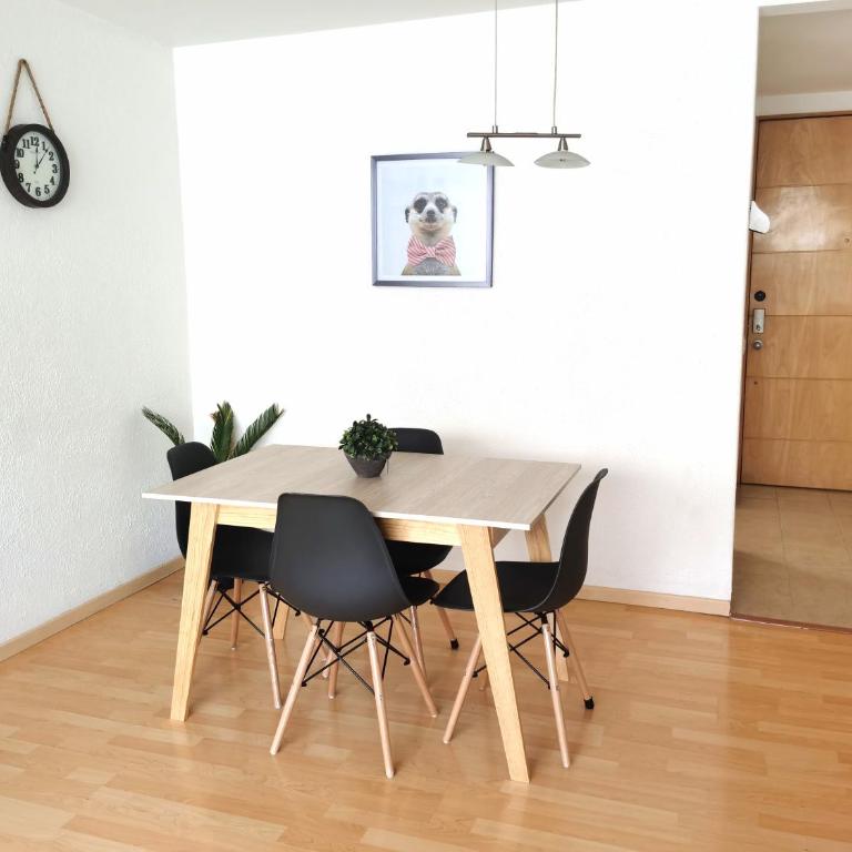 Happy Little Chicago WTC - Three-Bedroom Apartment - 16