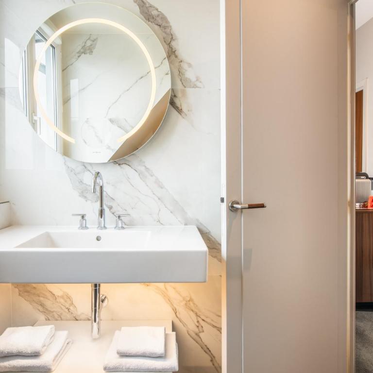 Holiday Inn Paris - Gare de Lyon Bastille by IHG - Chambre Lit Queen-Size Premium avec Miniréfrigérateur - 3
