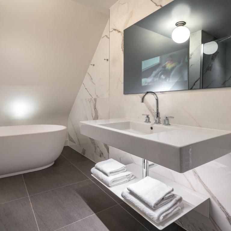 Holiday Inn Paris - Gare de Lyon Bastille by IHG - Suite Lit King-Size avec Canapé-Lit et Vue sur la Ville - 3