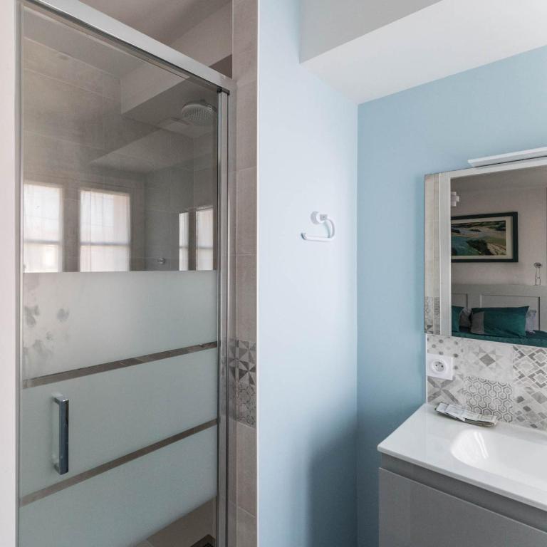 Couette et café Saumur - Chambre Double avec Salle de Bains Privative - 8