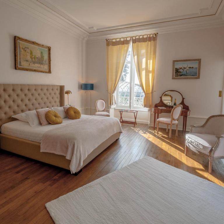 Château des Orchidées Stay in a French Castle - Chambre Double Deluxe avec Baignoire - 1