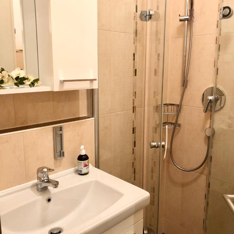 Stadtwohnung am Oertelplatz - Two-Bedroom Apartment - 13