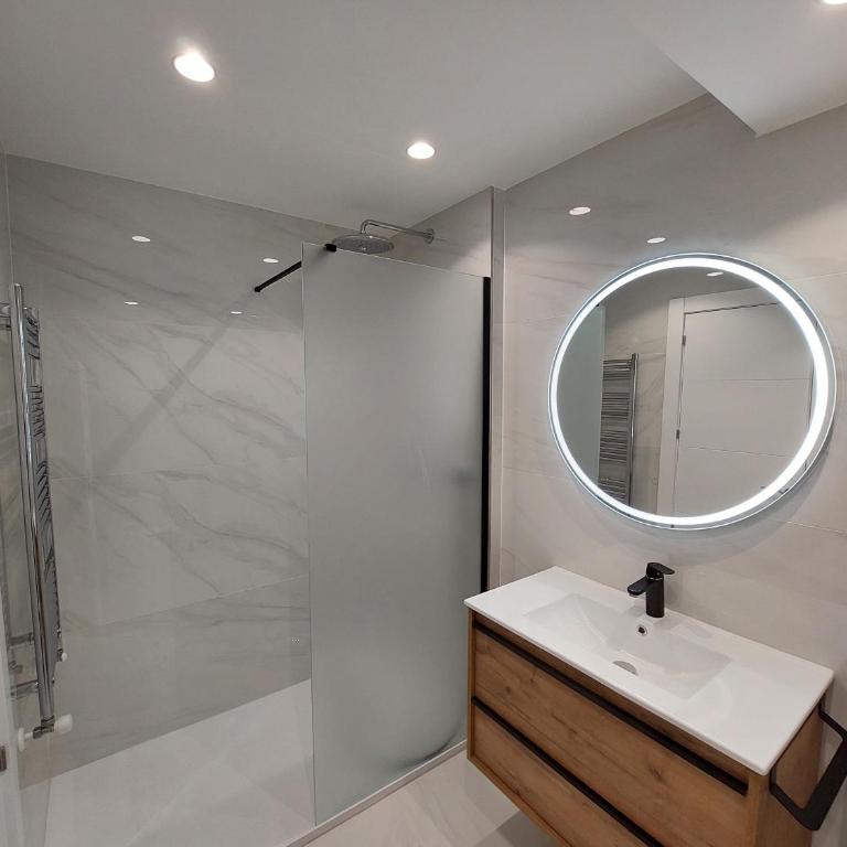 Ordoño II Suites con Aire Acondicionado y Wifi - Apartamento de 1 dormitorio con balcón - 2