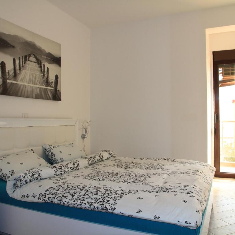 Bella Costa Lux - Two-Bedroom Apartment - 14