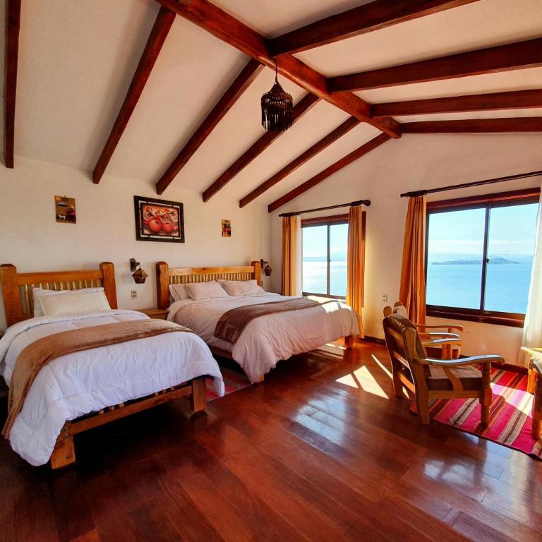 Utasawa - Family Room with Lake View - 1