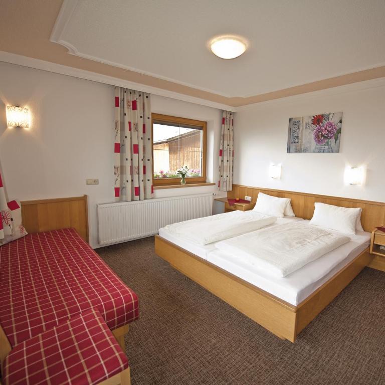 Gästehaus Bergruh - Doppelzimmer mit Balkon und Bergblick - 4