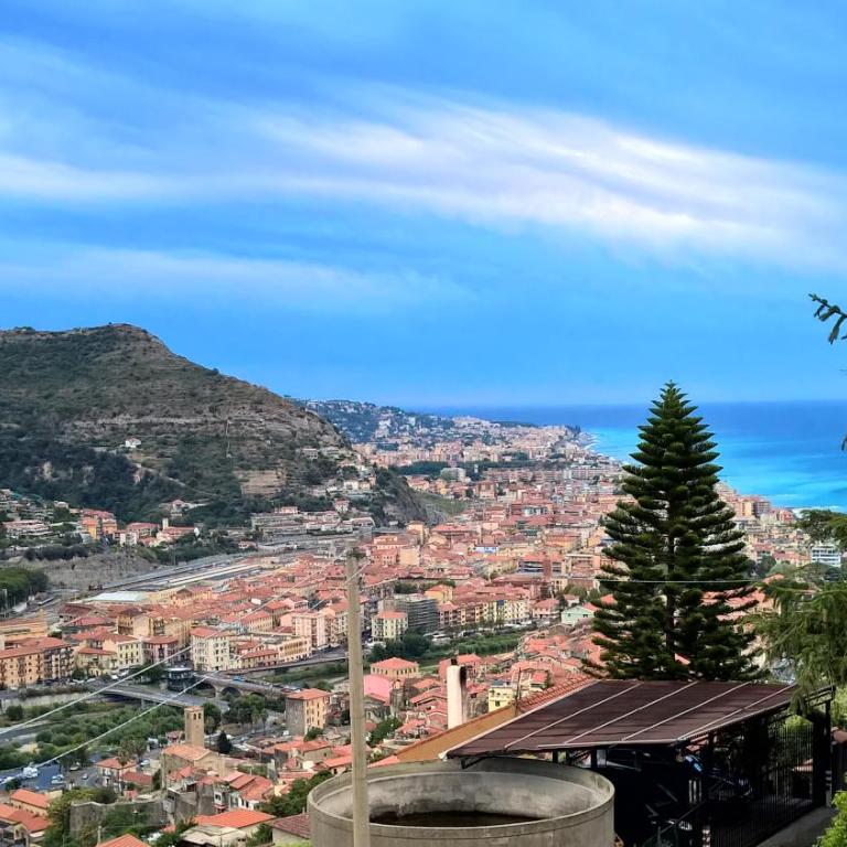 La tana del tasso Ventimiglia - Camera Matrimoniale con Balcone (2 Adulti + 1 Bambino) - 3