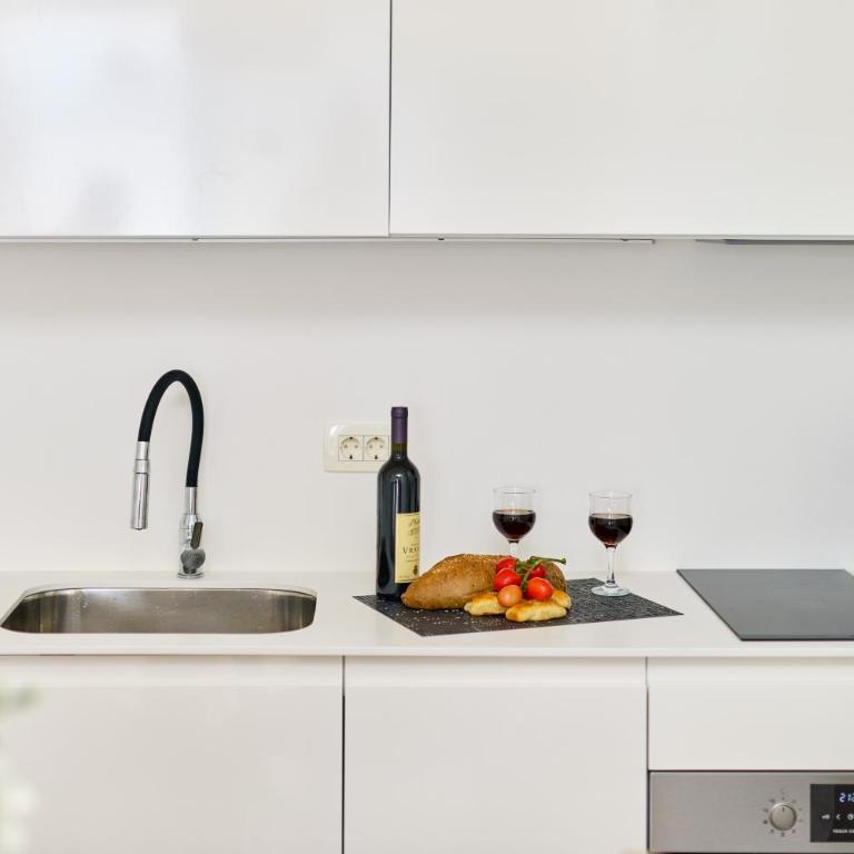 Neda's Stunning View - Two-Bedroom Apartment - 14