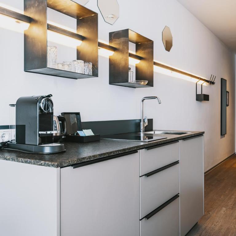 Nikolaus by AvenidA Panoramic Wellness Suites - Doppelzimmer mit Sauna und Balkon - 1