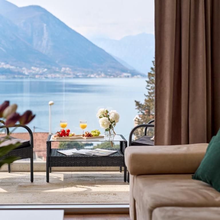 Neda's Stunning View - Two-Bedroom Apartment - 8