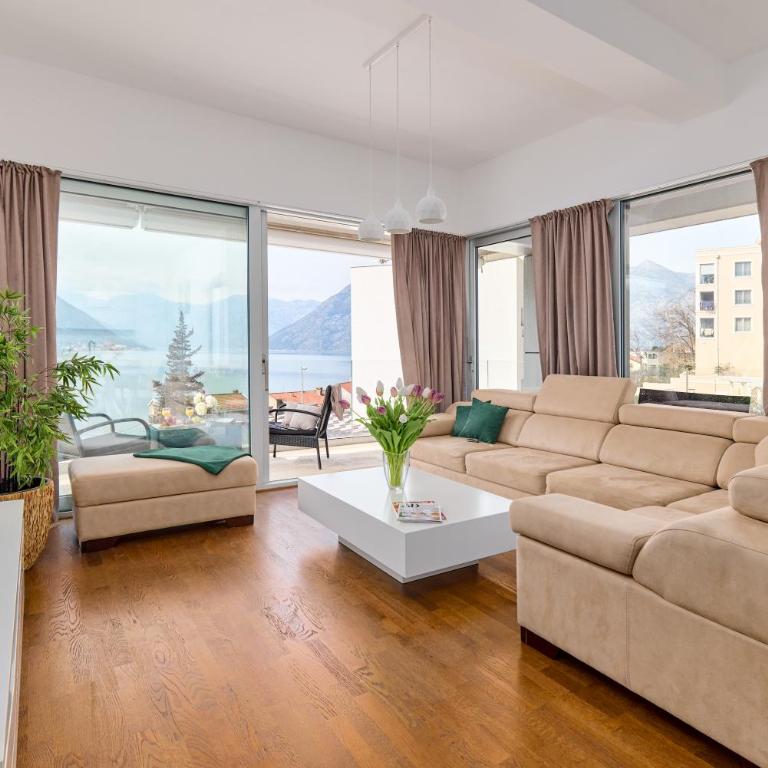 Neda's Stunning View - Two-Bedroom Apartment - 10