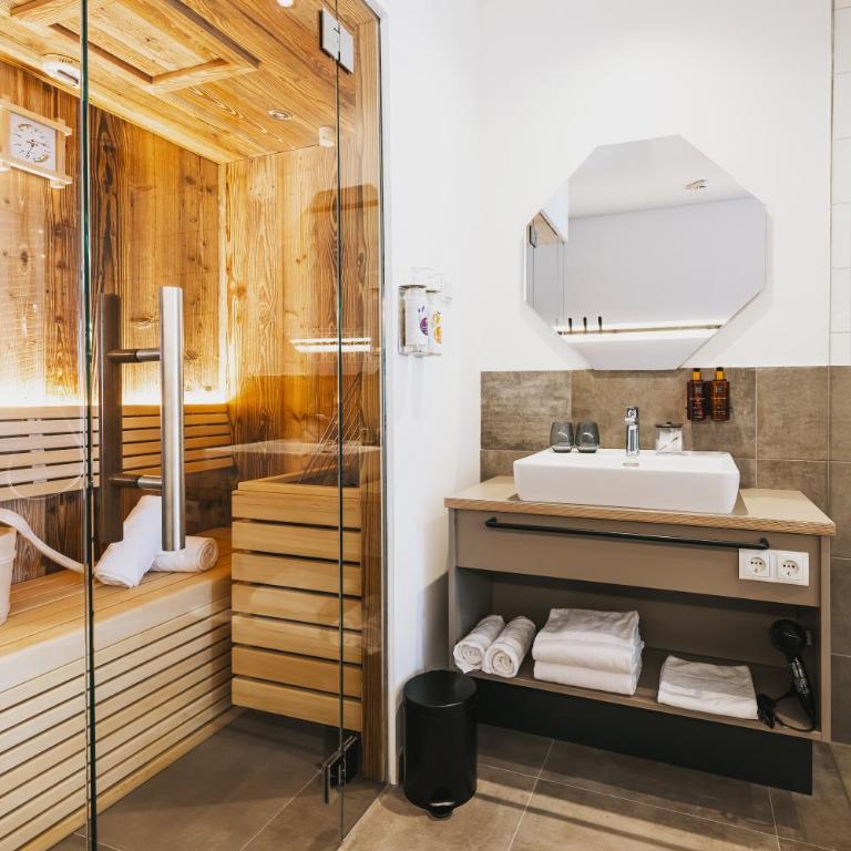 Nikolaus by AvenidA Panoramic Wellness Suites - Superior Doppelzimmer mit Sauna - 2