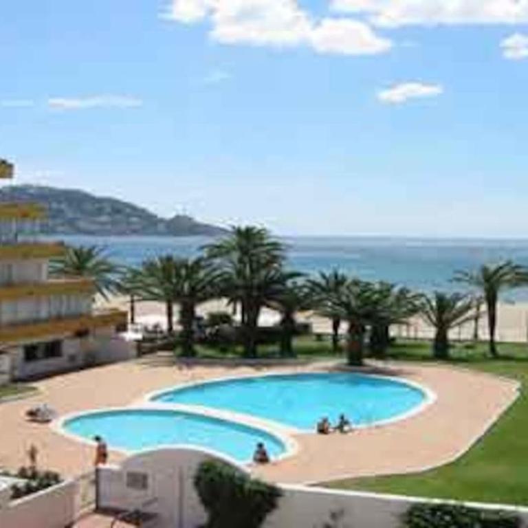 Beautiful apartment in front of beach, pool, view - Two-Bedroom Apartment - 3