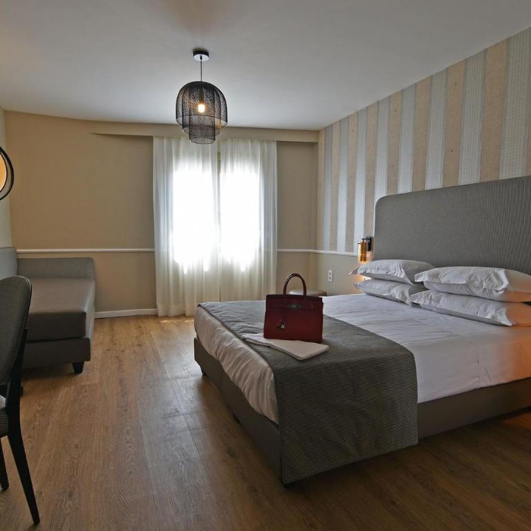 Hotel Restaurant Christophe Colomb - Chambre Triple - 8