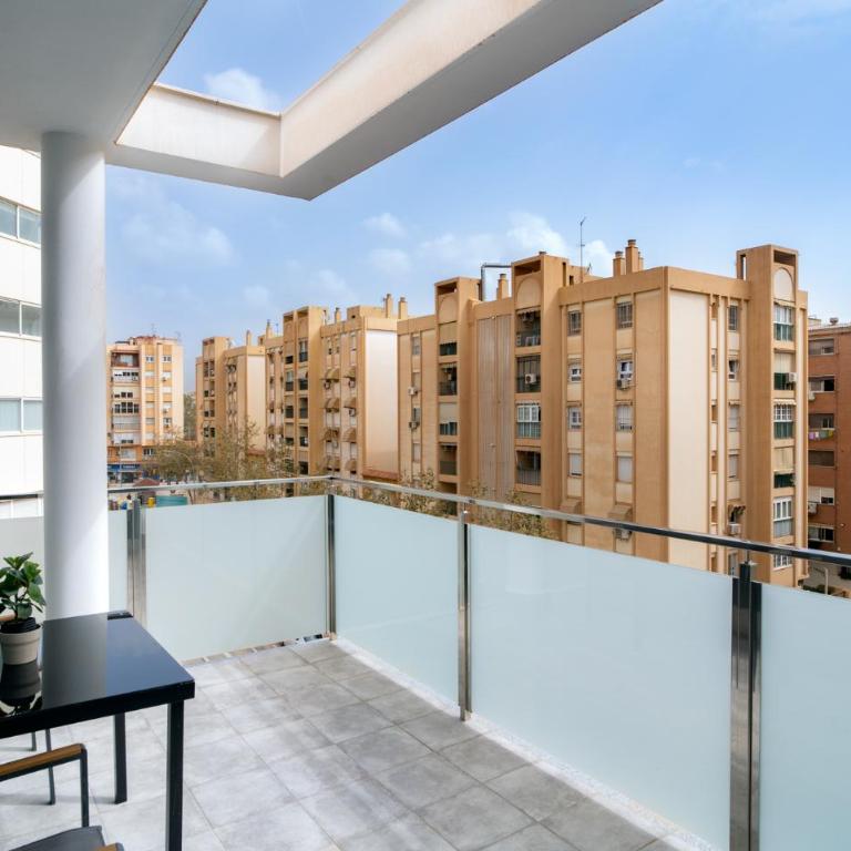 AAC Málaga - Amplio apartamento con terraza, totalmente equipado, nuevo, muy bien ubicado - Apartamento con terraza - 4