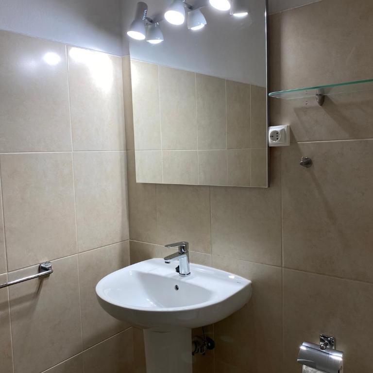 Atico con Terraza - Two-Bedroom Apartment - 5