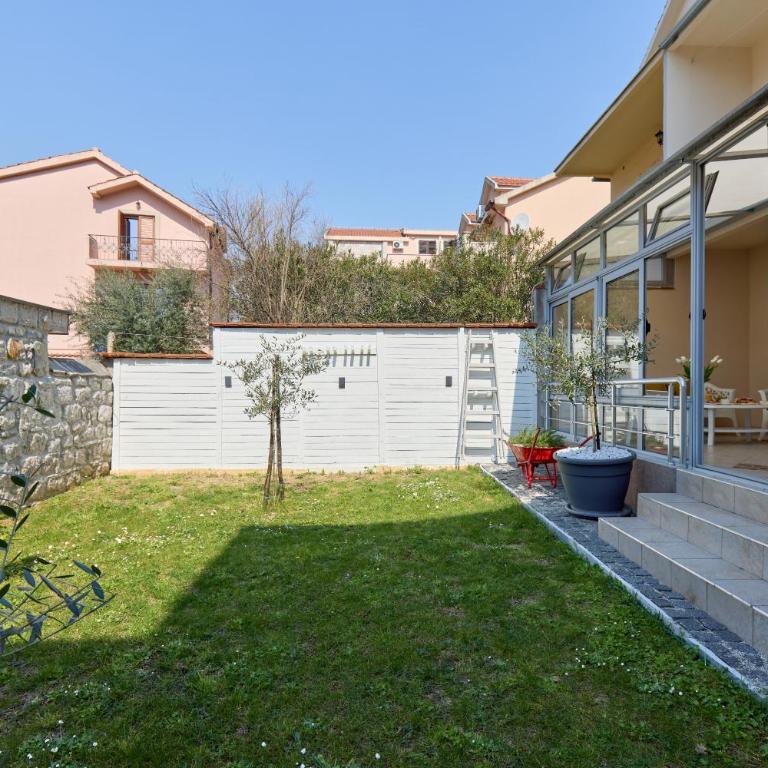 Ana's Place Near the Sea - Studio with Garden View - 3