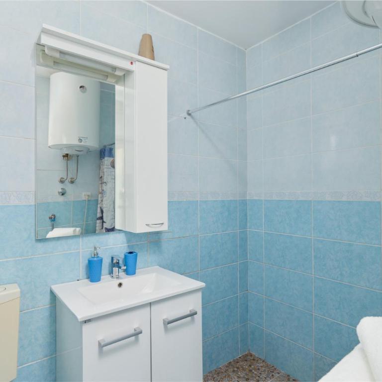 Ana's Place Near the Sea - Two-Bedroom Apartment - 4
