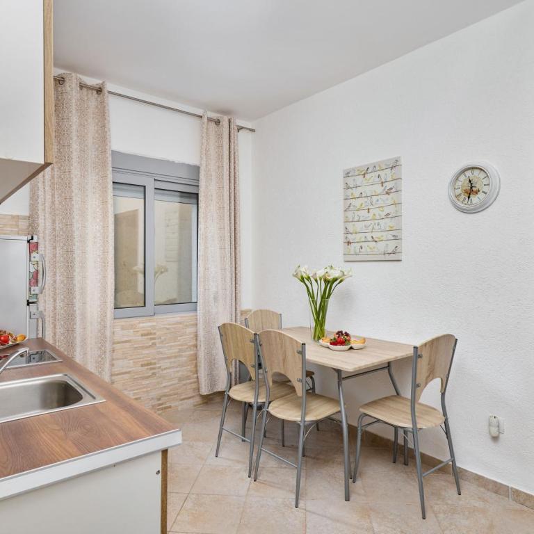 Ana's Place Near the Sea - Two-Bedroom Apartment - 3