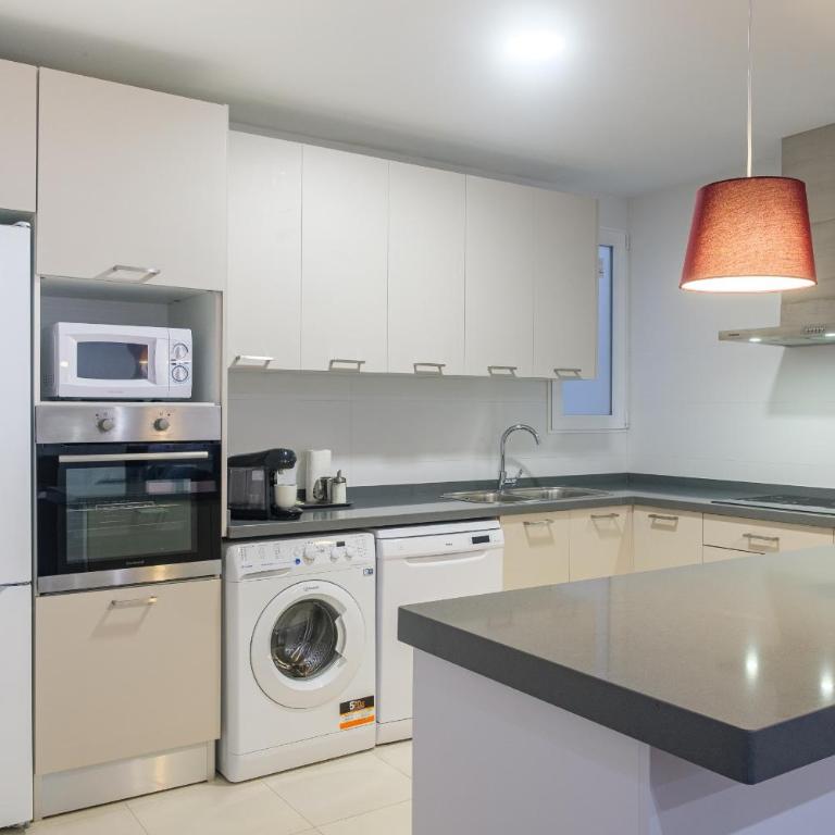 Apartment With Super Comfortable Beds - Apartment with Balcony - 8