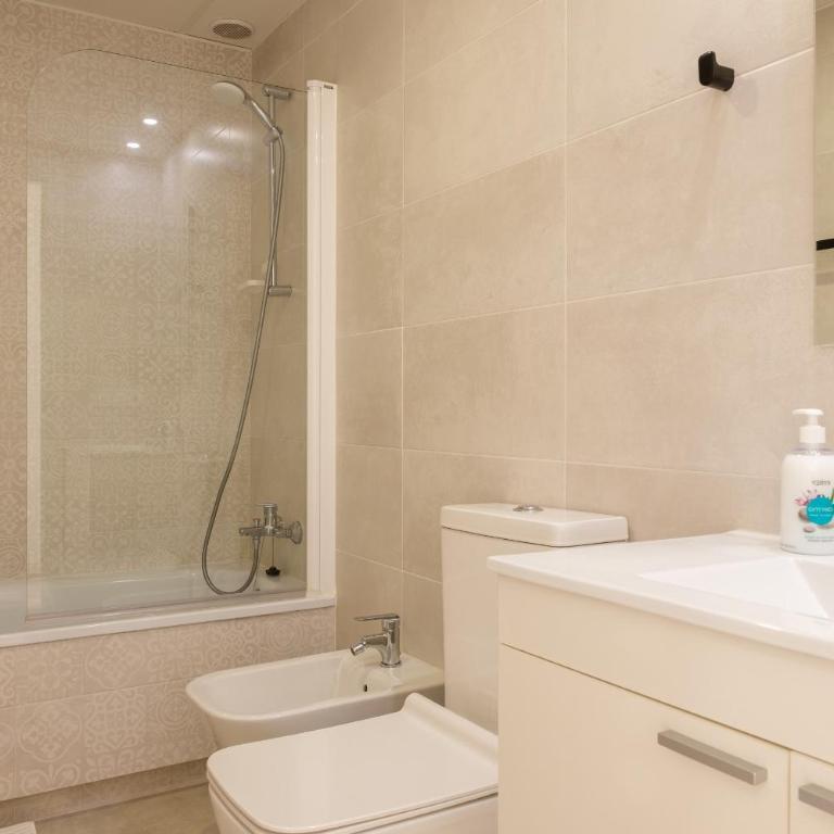 Apartment With Super Comfortable Beds - Apartment with Balcony - 16