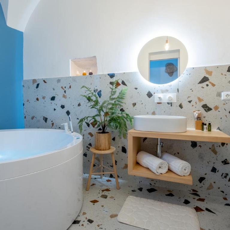 La Bella Ostuni Suites - Camera Matrimoniale con Vasca Idromassaggio - 2
